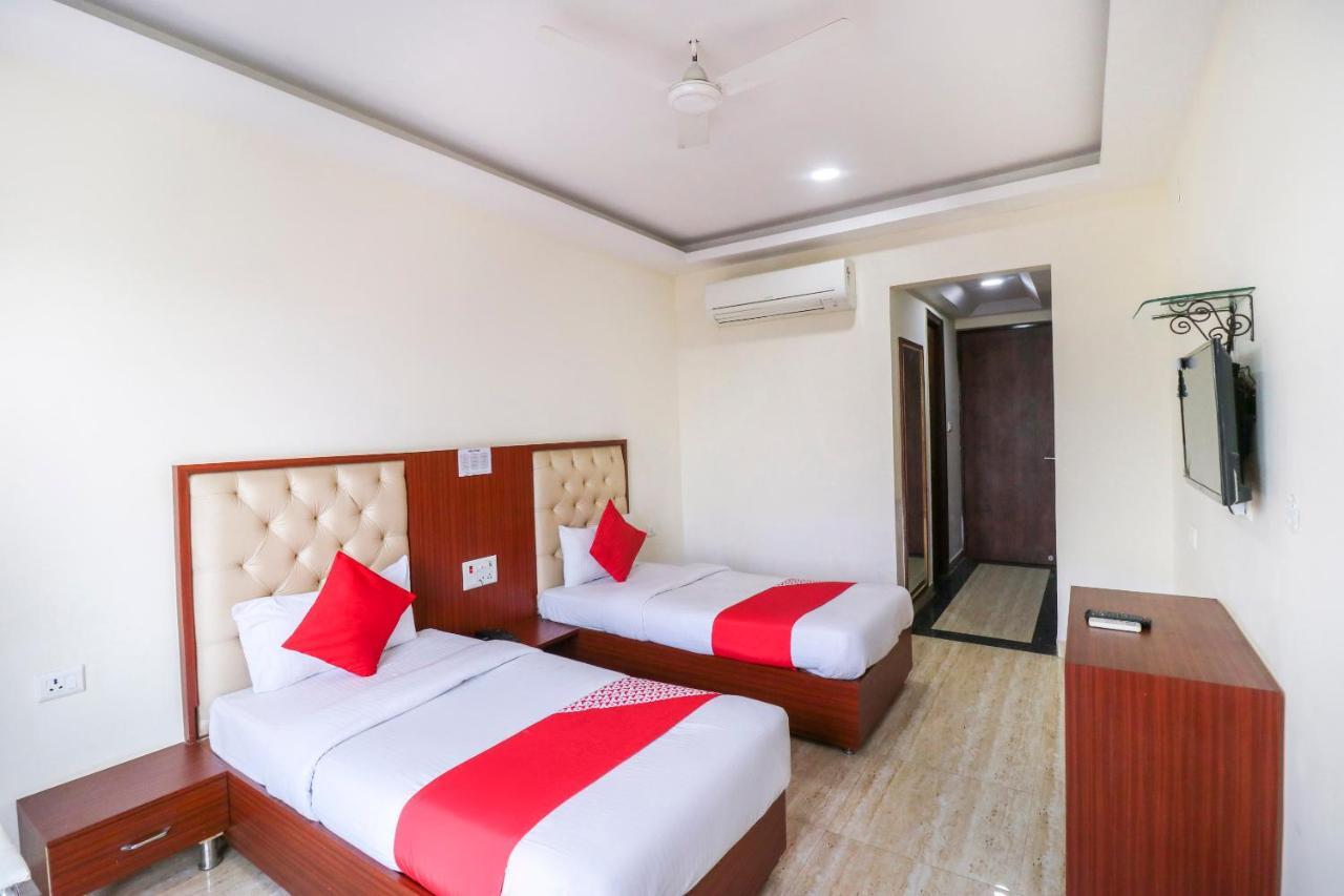 Hotel Vaccinated Staff- OYO Flagship 69860 Mastana Palace Varanasi Exterior foto