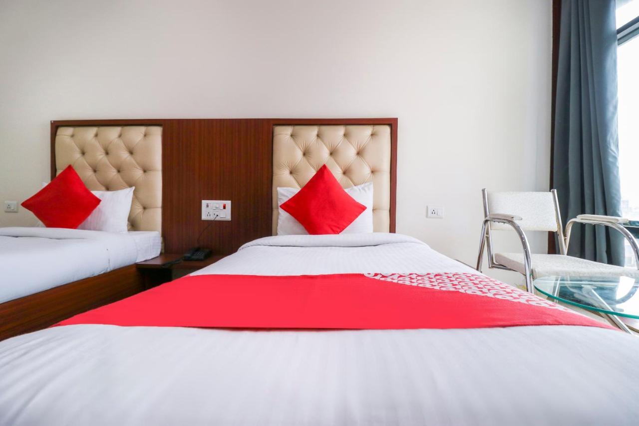 Hotel Vaccinated Staff- OYO Flagship 69860 Mastana Palace Varanasi Exterior foto