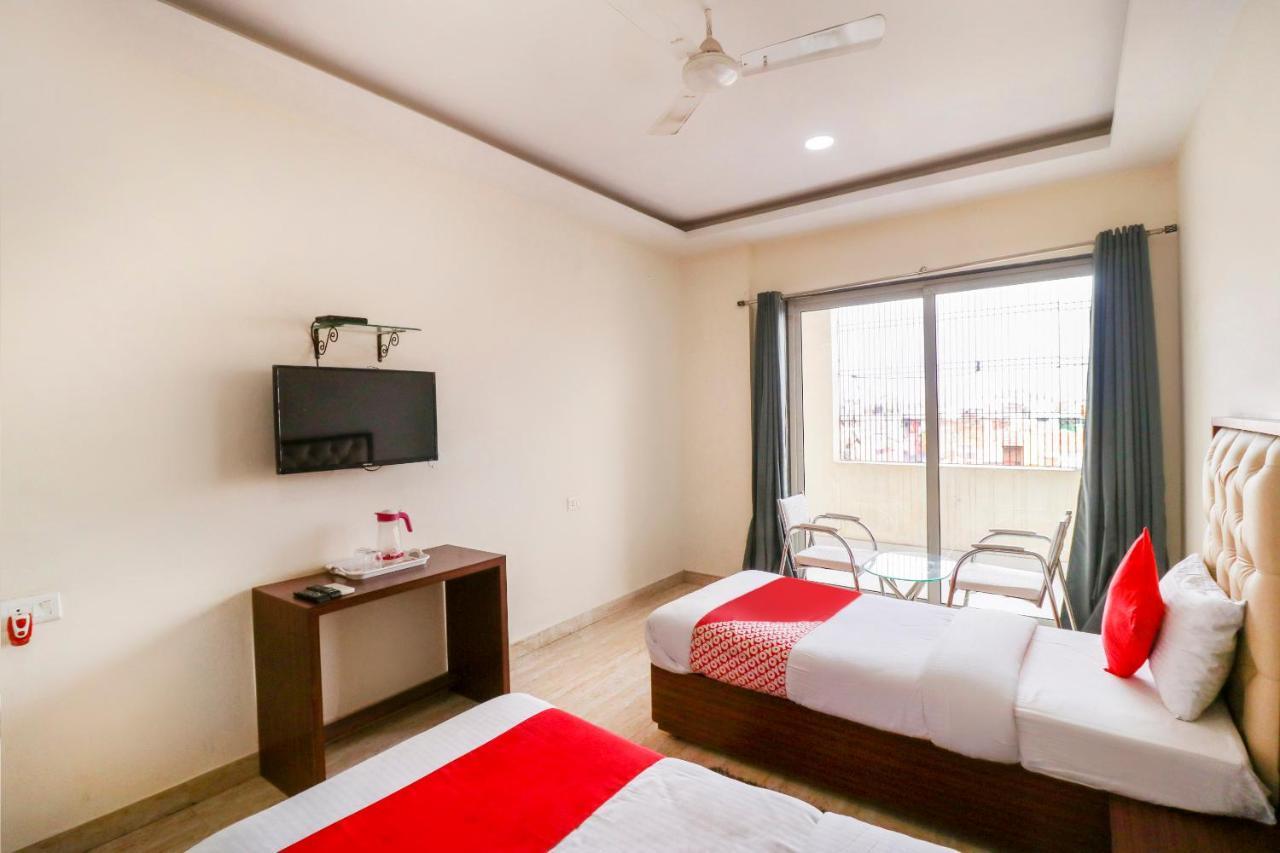 Hotel Vaccinated Staff- OYO Flagship 69860 Mastana Palace Varanasi Exterior foto