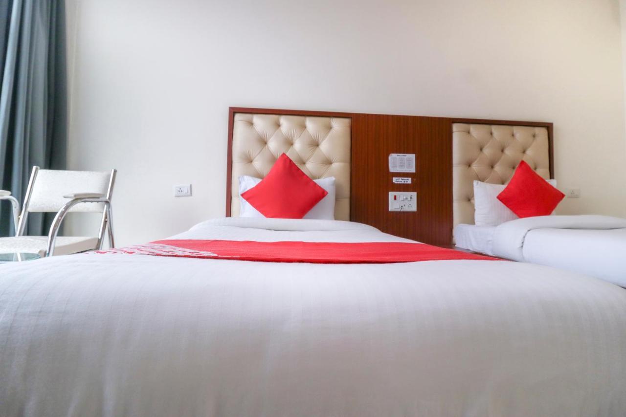 Hotel Vaccinated Staff- OYO Flagship 69860 Mastana Palace Varanasi Exterior foto
