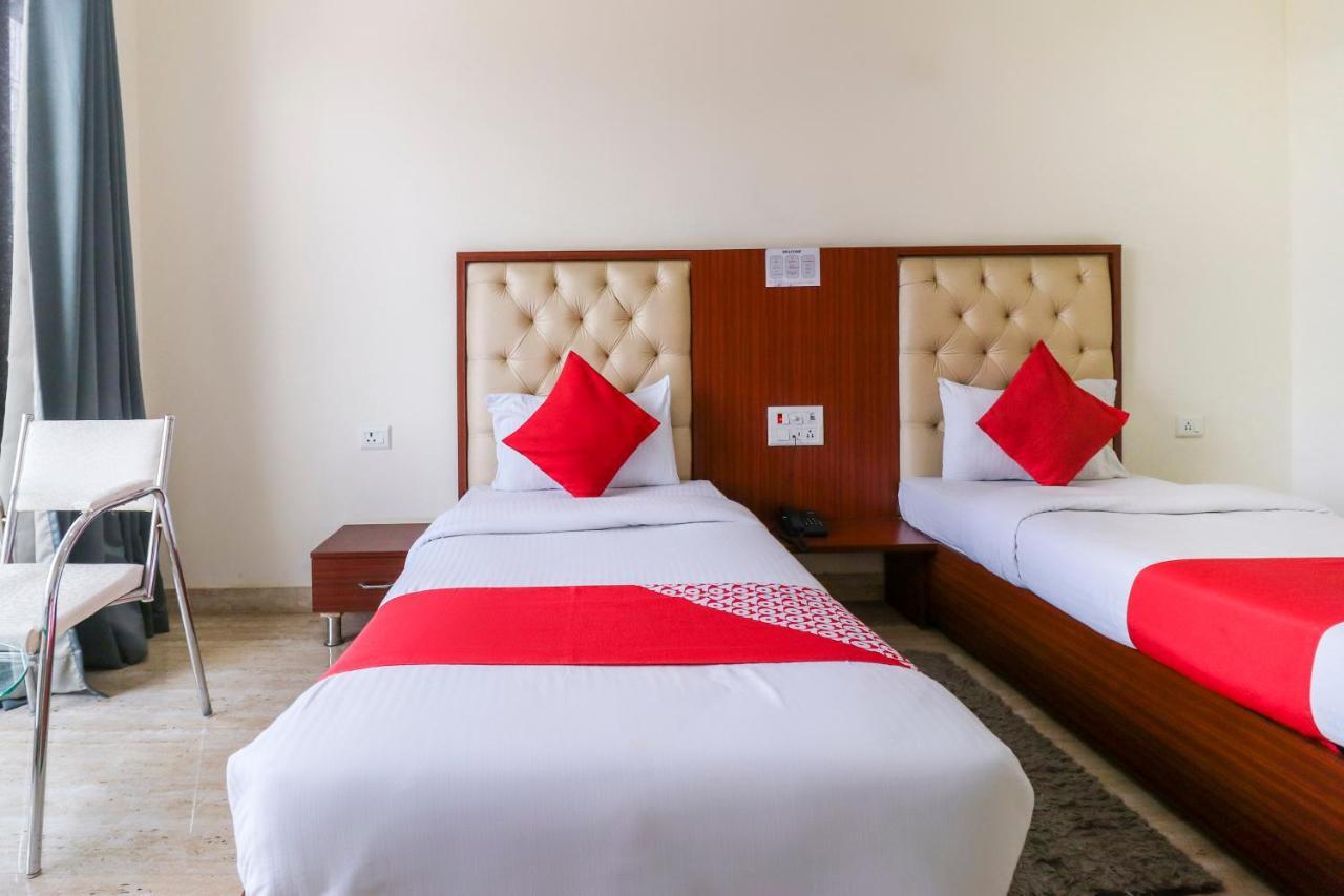 Hotel Vaccinated Staff- OYO Flagship 69860 Mastana Palace Varanasi Exterior foto