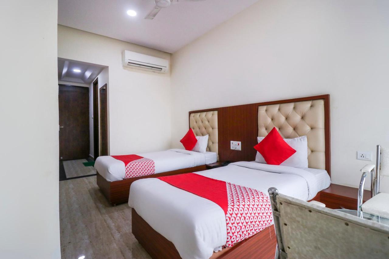 Hotel Vaccinated Staff- OYO Flagship 69860 Mastana Palace Varanasi Exterior foto
