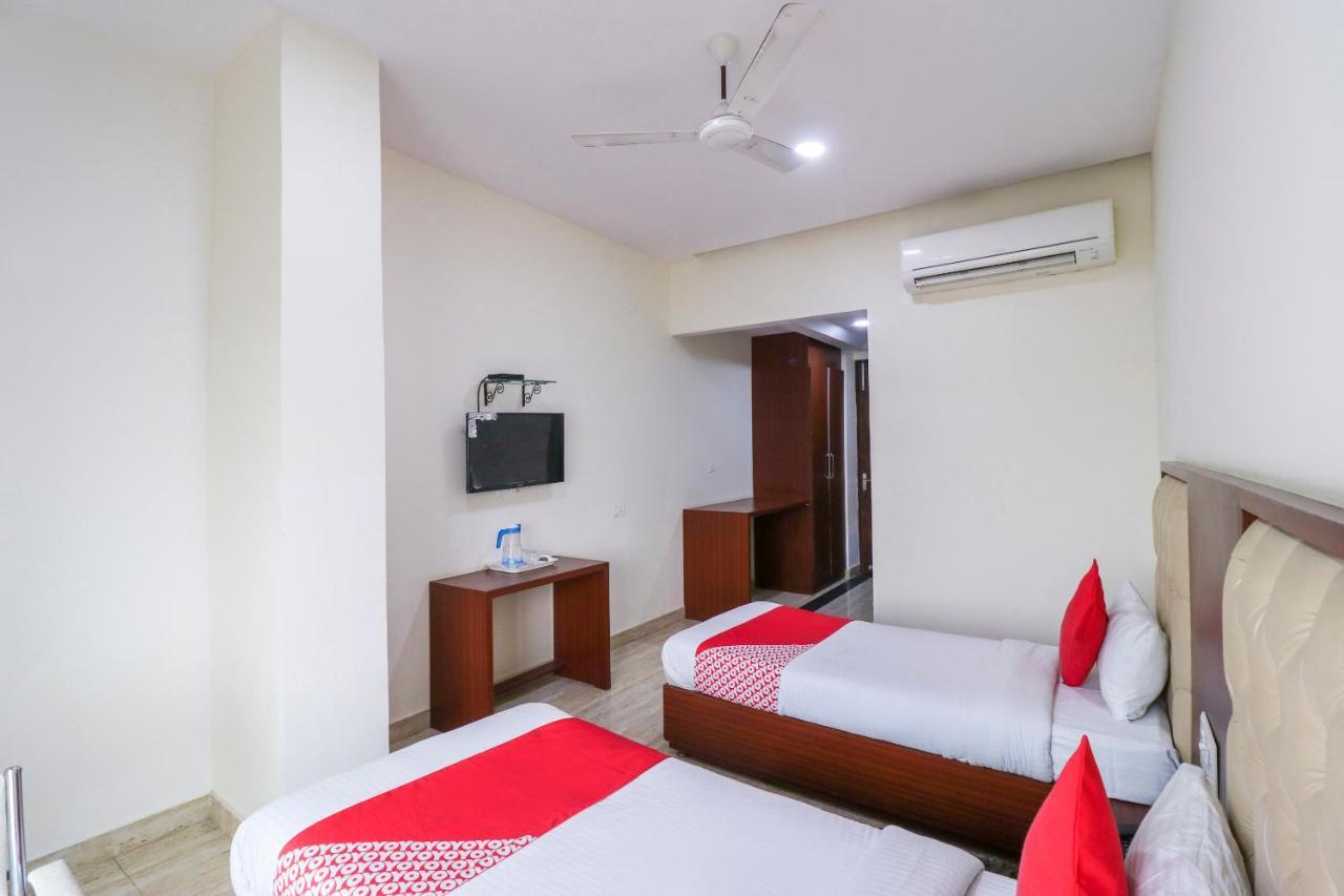 Hotel Vaccinated Staff- OYO Flagship 69860 Mastana Palace Varanasi Exterior foto