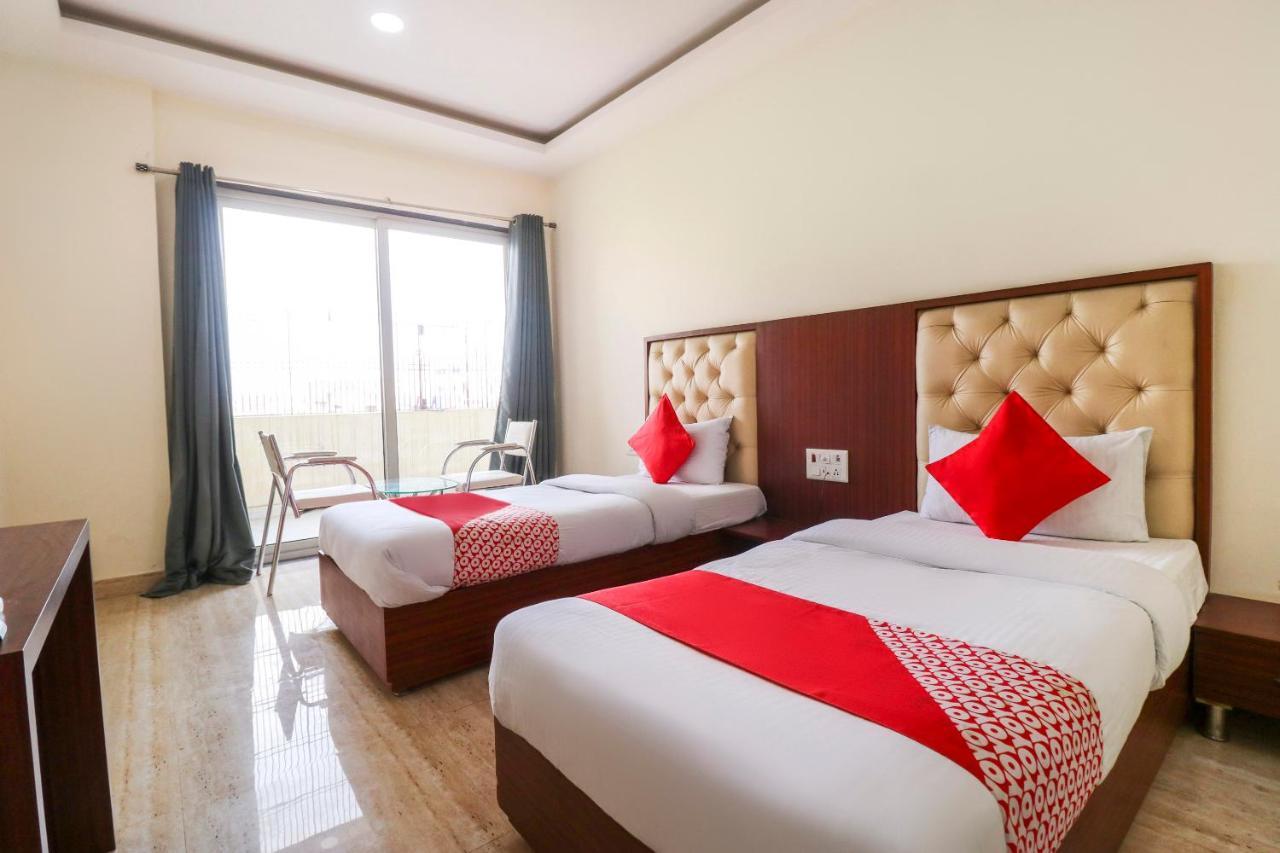 Hotel Vaccinated Staff- OYO Flagship 69860 Mastana Palace Varanasi Exterior foto