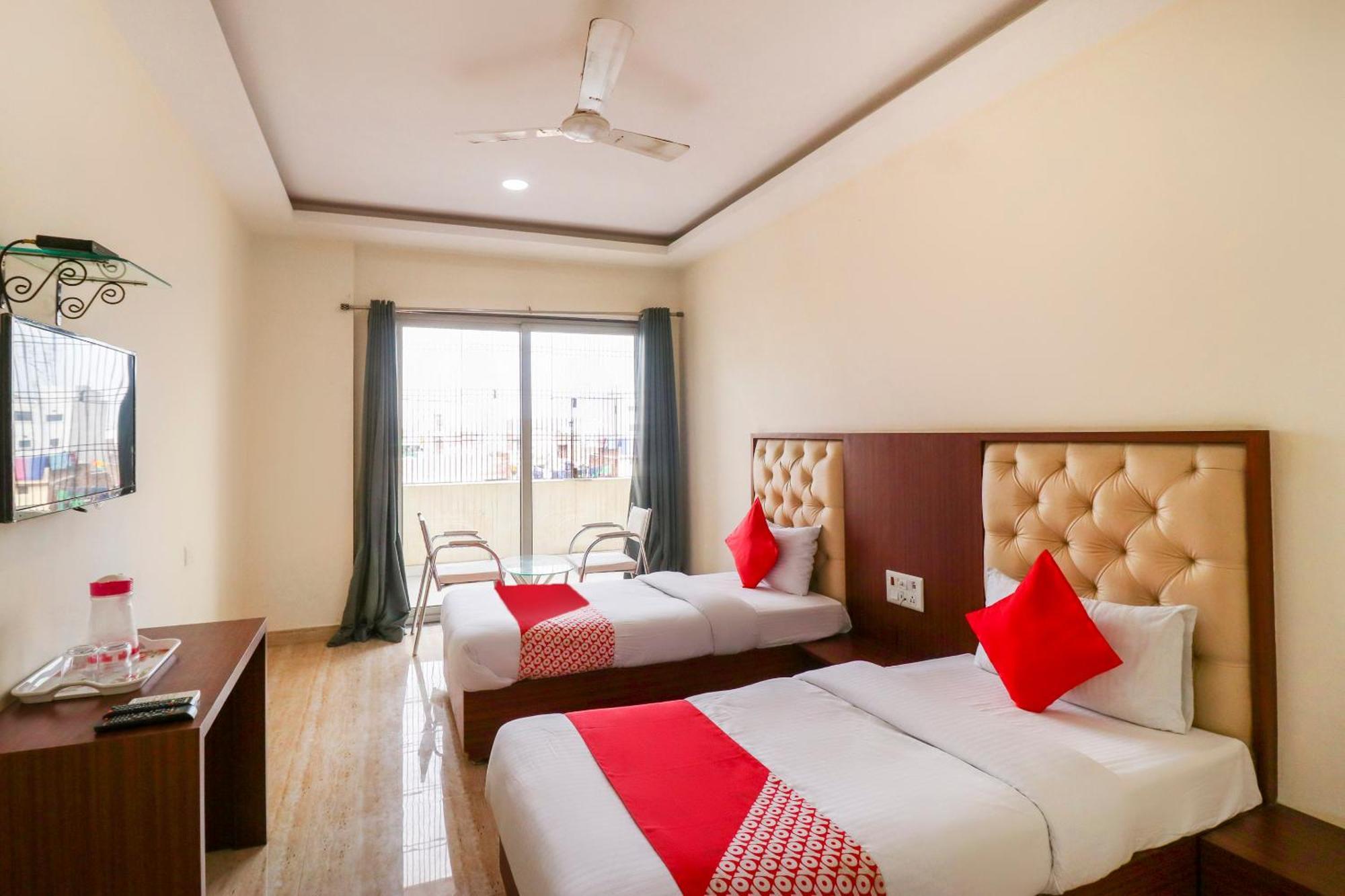 Hotel Vaccinated Staff- OYO Flagship 69860 Mastana Palace Varanasi Exterior foto