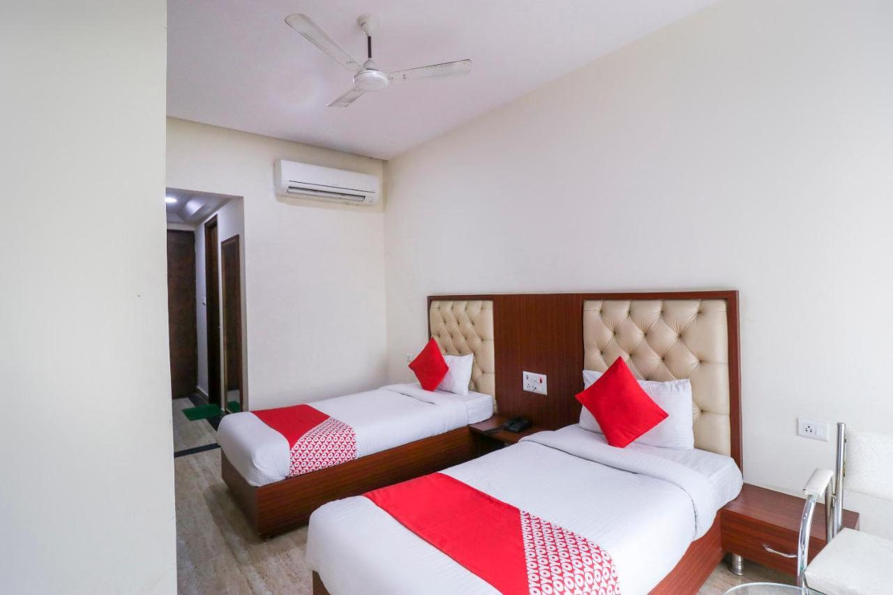 Hotel Vaccinated Staff- OYO Flagship 69860 Mastana Palace Varanasi Exterior foto