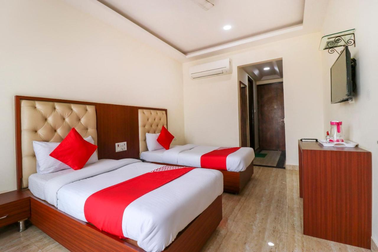 Hotel Vaccinated Staff- OYO Flagship 69860 Mastana Palace Varanasi Exterior foto
