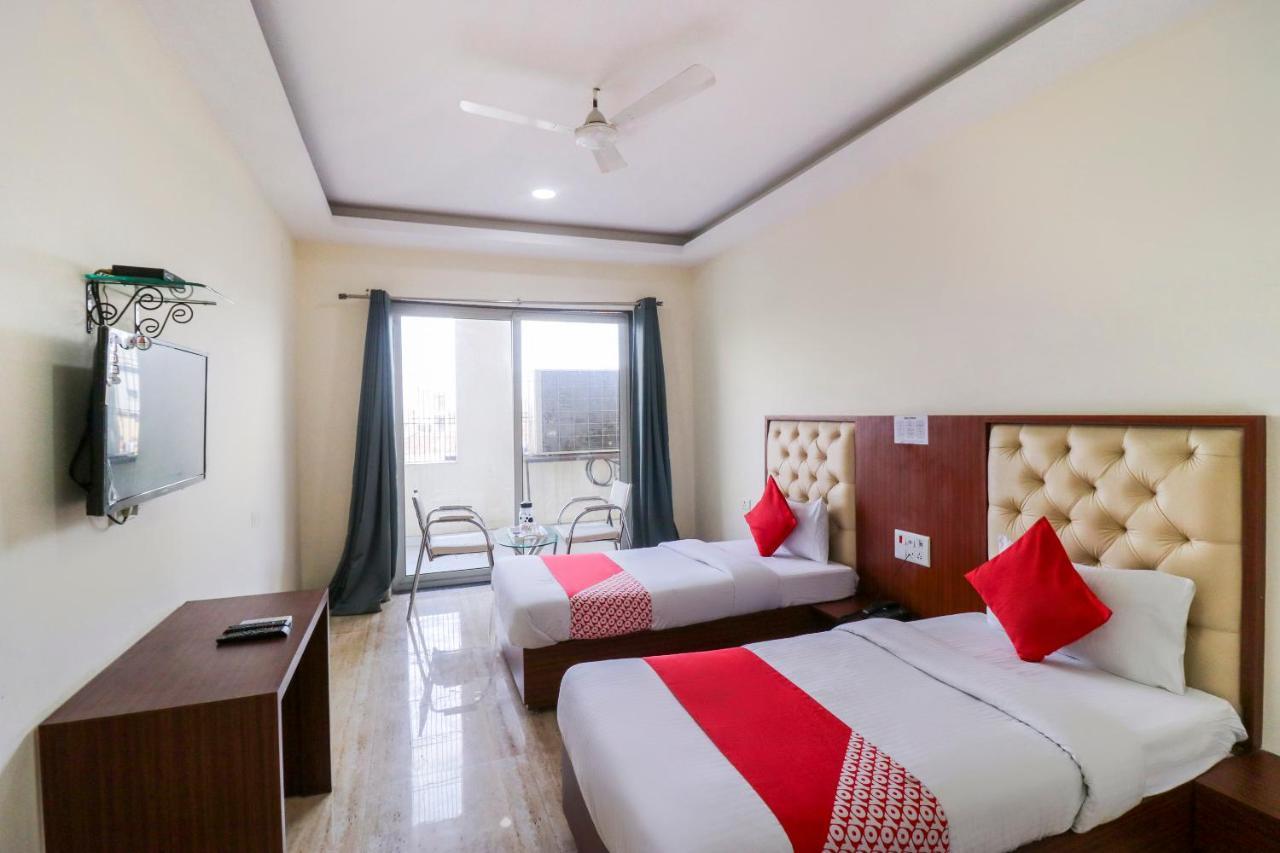 Hotel Vaccinated Staff- OYO Flagship 69860 Mastana Palace Varanasi Exterior foto