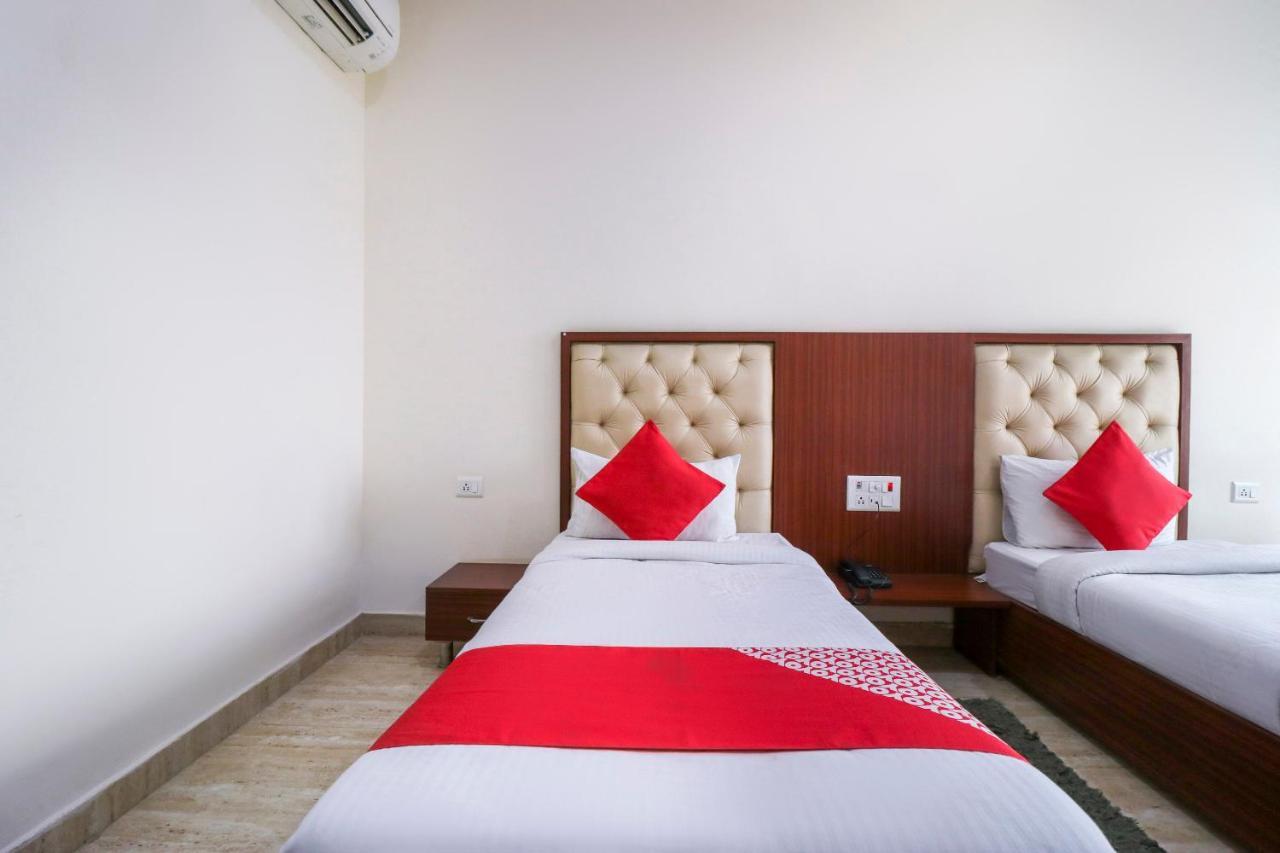 Hotel Vaccinated Staff- OYO Flagship 69860 Mastana Palace Varanasi Exterior foto